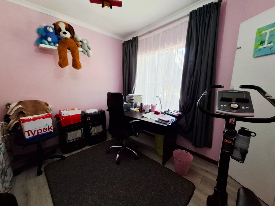 4 Bedroom Property for Sale in Pellissier Free State